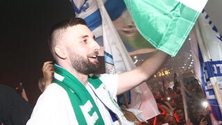 שורד השבי מתן אנגרסט חוזר לביתו בקריית ביאליק