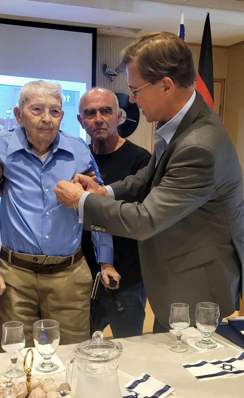 מיכאל סמוס עם שגריר גרמניה בישראל