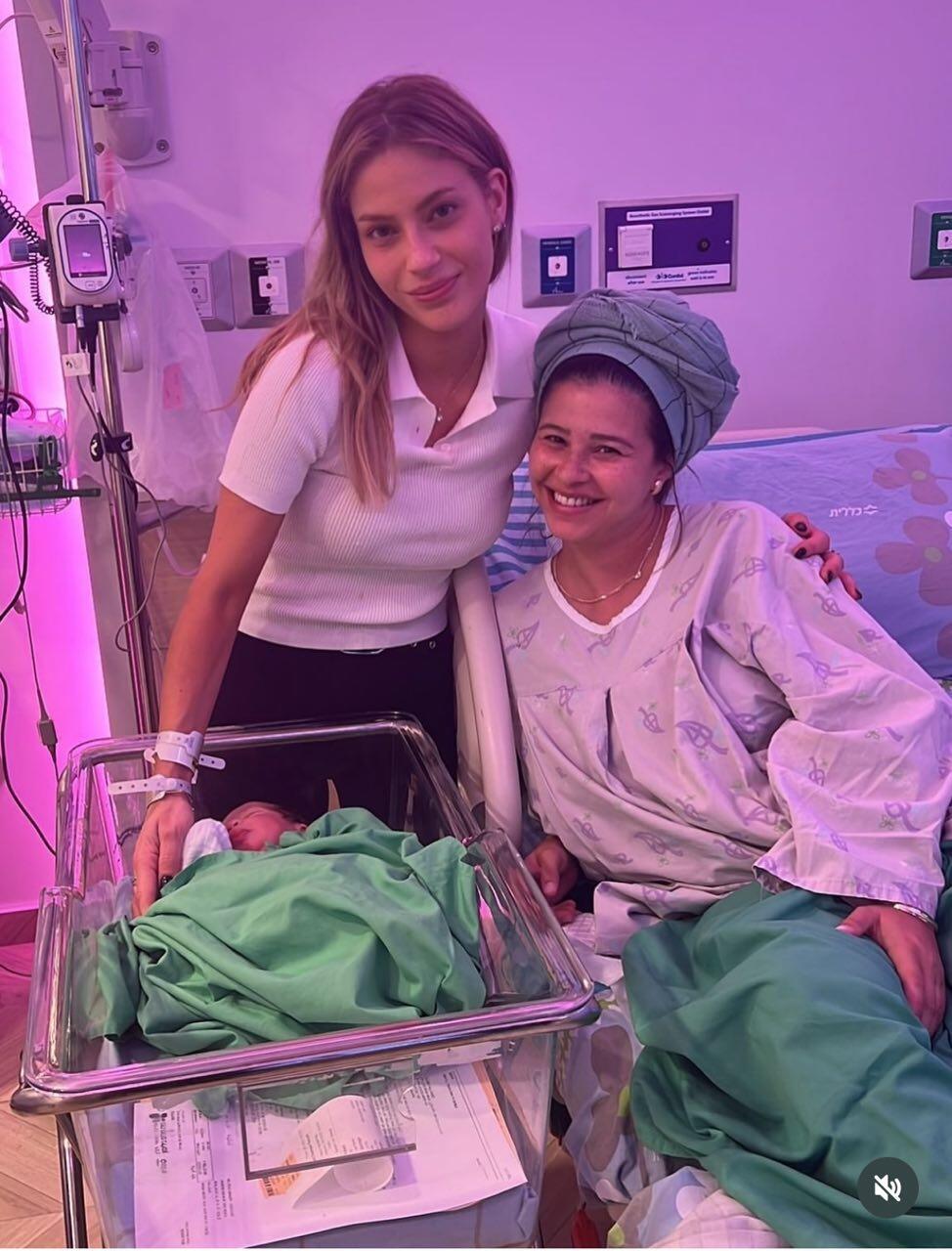 "כל הנס הזה הגיע בזכות צופית, הפונדקאית המדהימה שלנו - שהיא בעצם מלאכית" (צילום מסך: אינסטגרם) יולן כהן אמא פונדקאות