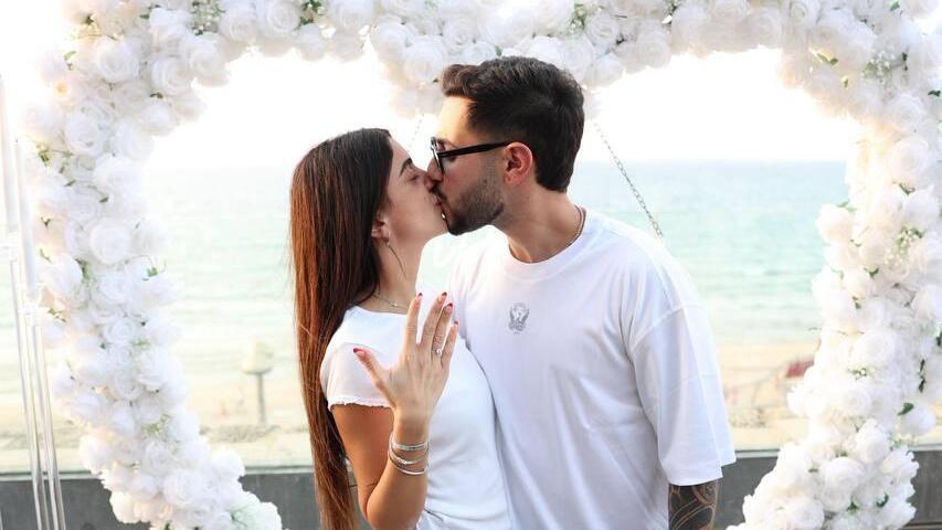 Зив Абуд и Элия Коэн (Фото: Ор Гефен) אלי-ה כהן בהצעת נישואים לבת זוגו