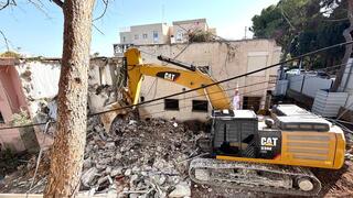 הריסה של מבנה ישן במסגרת התחדשות עירונית בחיפה קבוצת שובל 