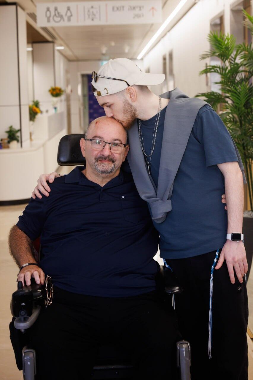 Photo: Ziv Koren בר קופרשטיין, שורד השבי, בביה"ח תל השומר