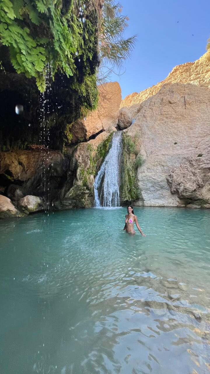 חן יוסף מגלה בריכה טבעית חדשה