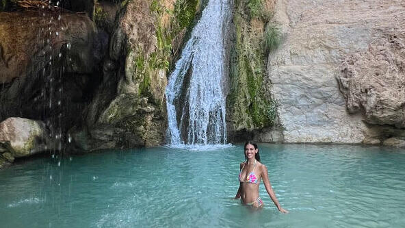 חן יוסף מגלה בריכה טבעית חדשה