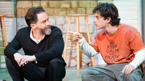 מתוך "החולה ההודי" בקאמרי