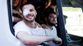 אלון אהל חוזר הביתה