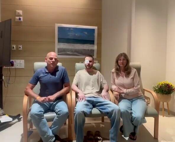 Alon Ohel and his parents Kobi and Idit אלון אהל חוזר הביתה