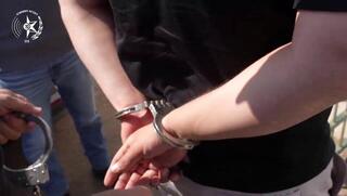 תיעוד: פשיטת כוחות משטרה בביתו של החשוד בירי בחדרה