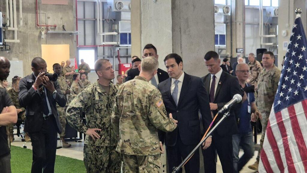 Госсекретарь США на базе США в Кирьят-Гате (Фото: Итамар Айхнер) מזכיר המדינה מרקו רוביו בביקור במפקדה האמריקאית CMCC