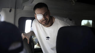 אלון אהל חוזר הביתה