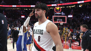 שחקן פורטלנד טרייל בלייזרס דני אבדיה עם טיאגו ספליטר