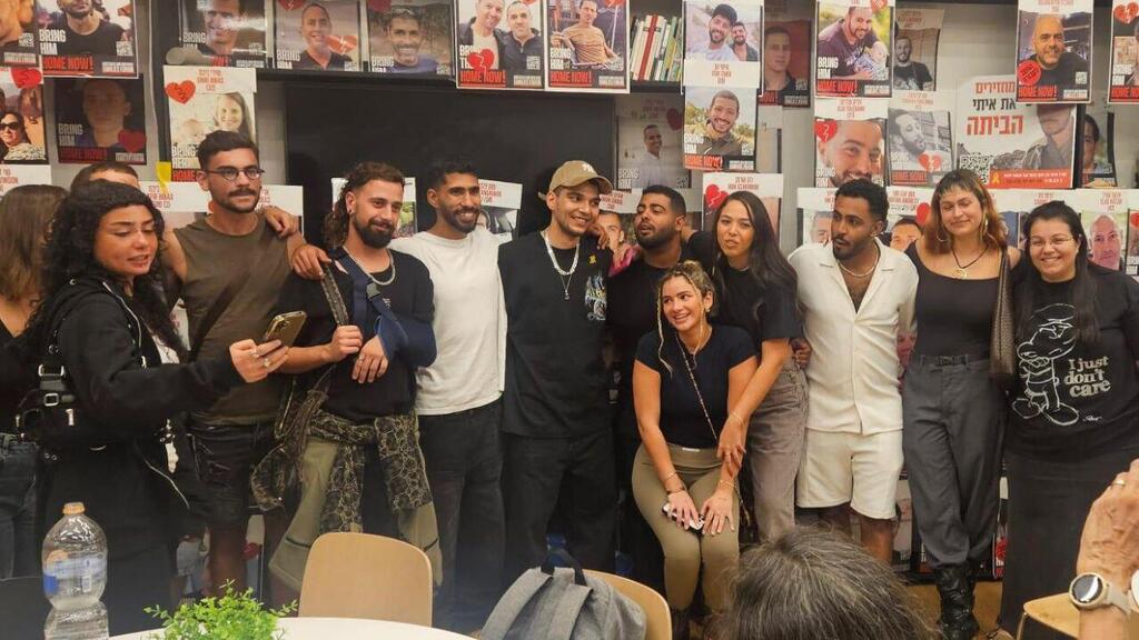 שורד השבי יוסף חיים אוחנה מגיע לראשונה לכיכר החטופים