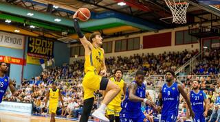 רומן סורקין עולה לדאנק