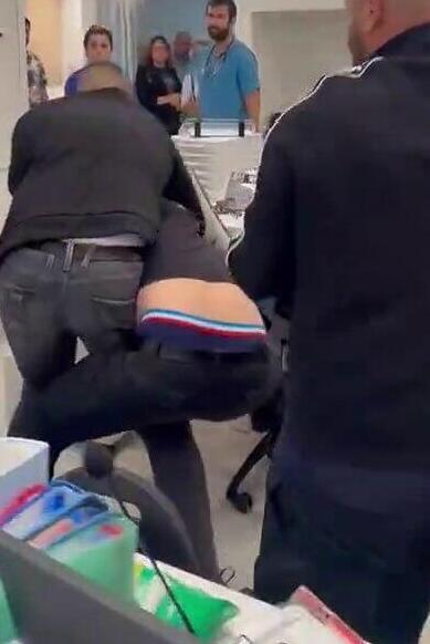 Драка в больнице "Меир" (Фото публикуется в соответствии с п.27 алеф Закона об авторских правах) תושב קלנסואה תוקף עובד קבלה בבית החולים מאיר