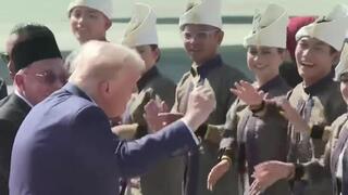 דונלד טראמפ מגיע לביקור ב מלזיה