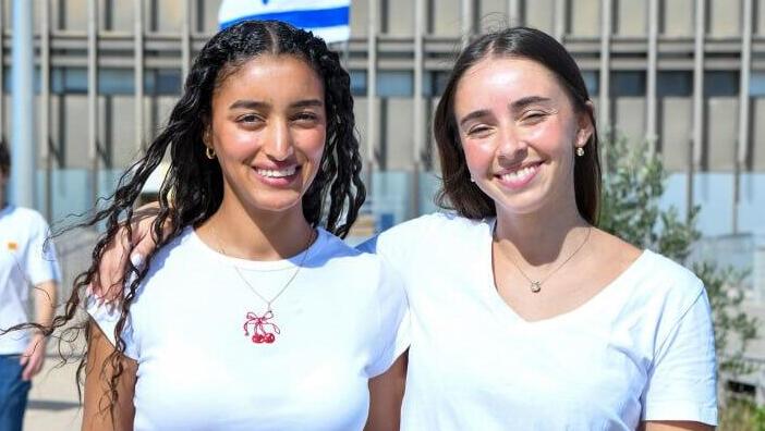 שני איה ביטון וזהבית טגניה מתחילות שנת לימודים ראשונה בבית הספר החדש ללימודי רפואה באוניברסיטת חיפה