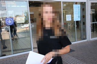 הדוגמנית החשודה ברצח, סימני הדקירה והסמים
