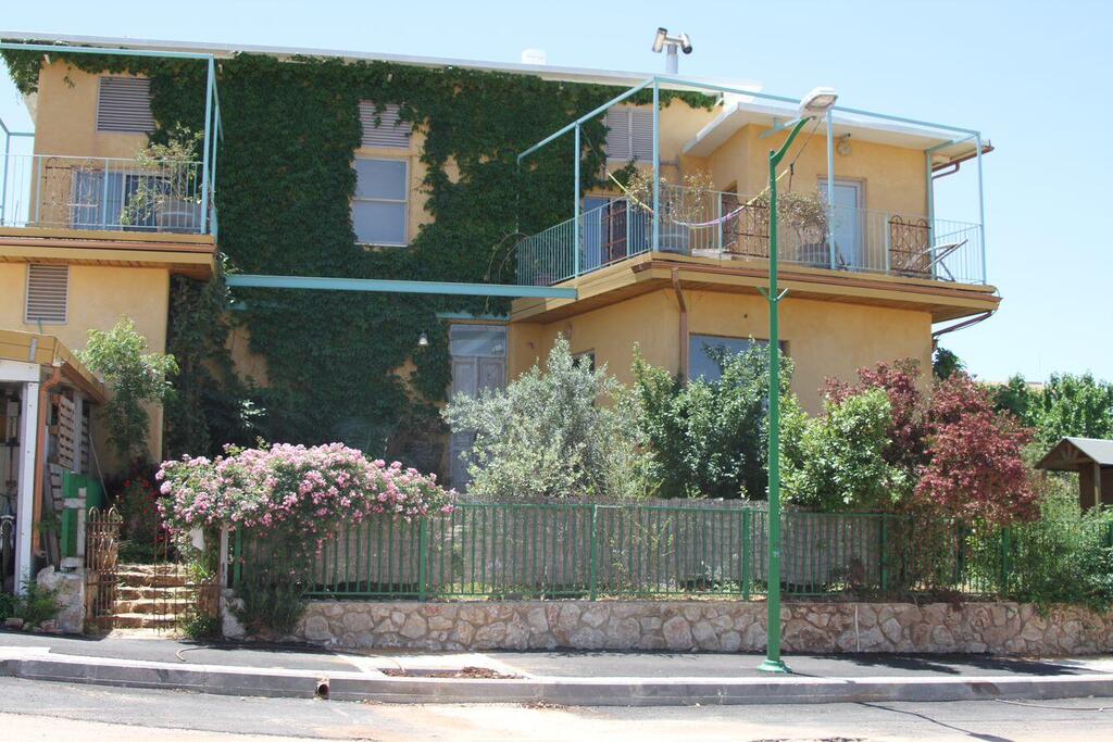 הבית הפסיבי בנוי ממכולה ביישוב אשחר בצפון