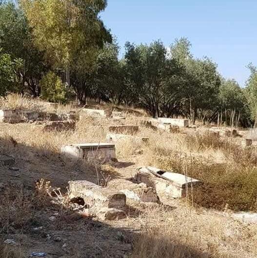 The cemetery before renovation (Photo: Lea Ben Shitrit) בית הקברות לפני השיפוץ