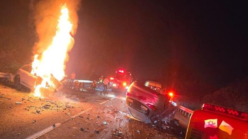 Авария на шоссе № 42 (Фото: МАДА) זירת תאונת הדרכים בכביש 42, סמוך לבני דרום