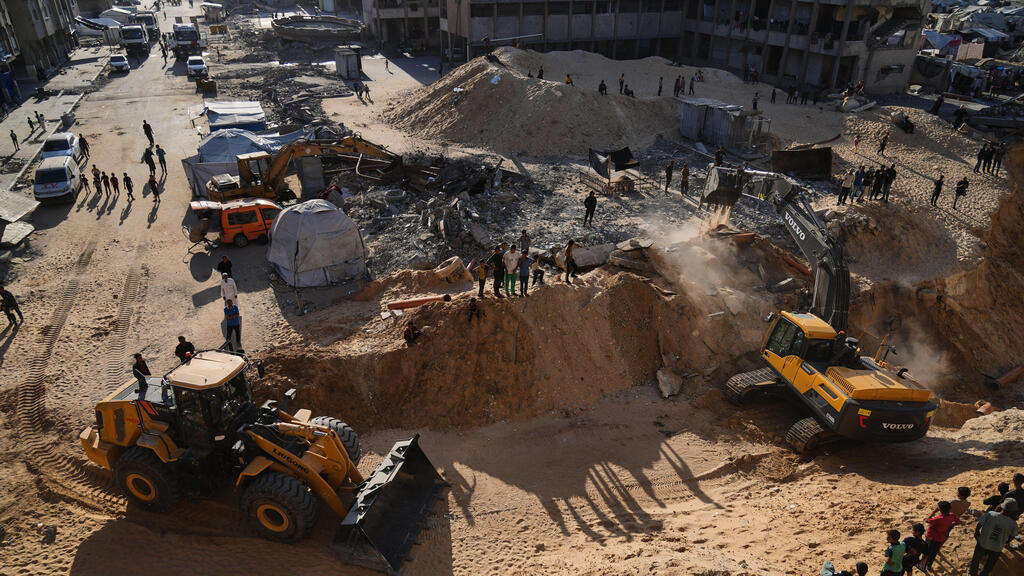 Photo: AP Photo/Jehad Alshrafi פעולות חיפוש אחר גופתו של עמירם קופר בעזה