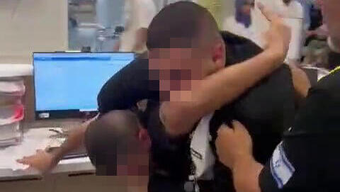 תושב קלנסואה תוקף עובד קבלה בבית החולים מאיר