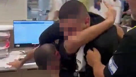 תושב קלנסואה תוקף עובד קבלה בבית החולים מאיר