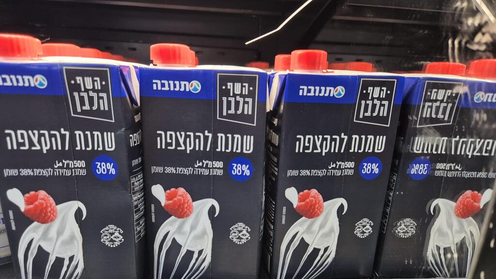 Сливки 38% производства "Тнува" (Фото: Мейрав Кристал) שמנת 500 מ"ל של תנוה