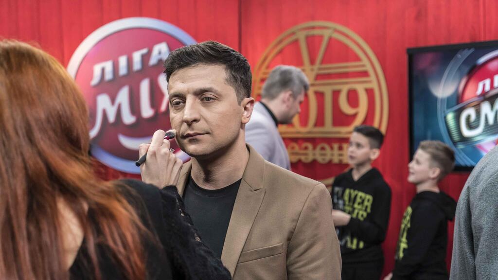 וולדומיר זלנסקי בצילומים לסדרה הקומית שלו ב-2019