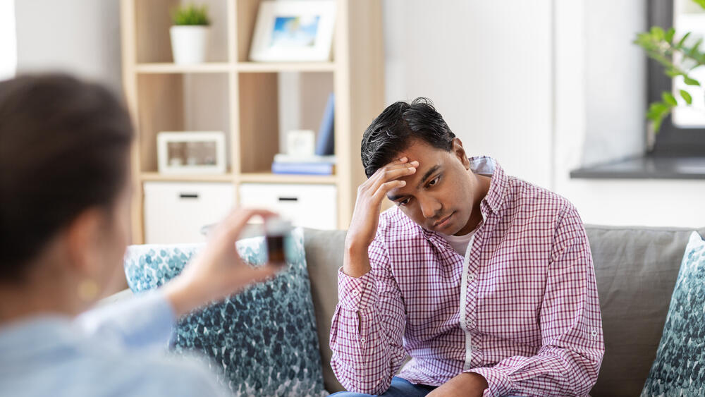 Photo: Shutterstock פסיכיאטר פגישה תור