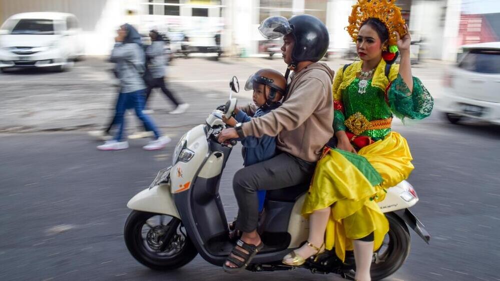 רכיבה על אופנוע במחוז אצ'ה, אינדונזיה