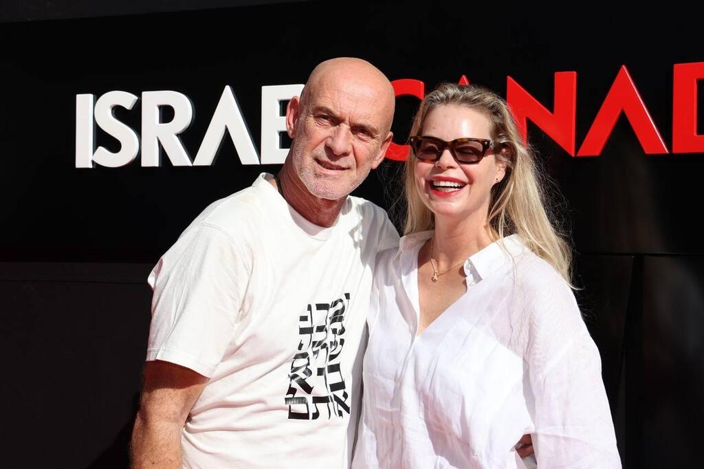 אורחת מחו"ל. ניקול הלפרין ומוטי רייפ (צילום: יוסי אטיאס)  תצוגה יום ההשראה הבינלאומי