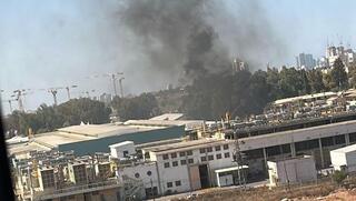 עשן העולה היום מהבסיס הצבאי