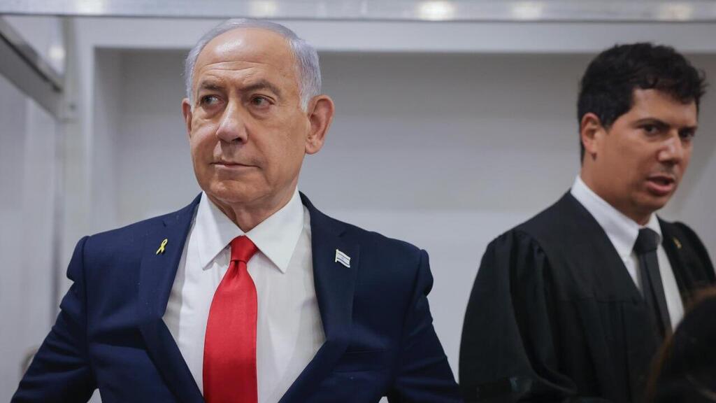 Photo: Miriam Elster נתניהו נכנס לאולם בית המשפט