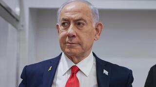 נתניהו נכנס לאולם בית המשפט