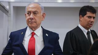 נתניהו נכנס לאולם בית המשפט