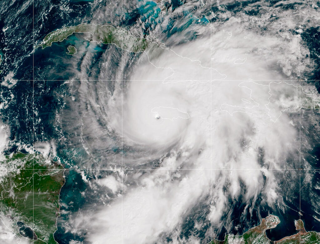 Hurricane Melissa (Photo: NOAA via Getty Images) סופת ה הוריקן מליסה הים הקריבי בדרך ל ג'מייקה