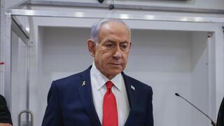 נתניהו נכנס לאולם בית המשפט