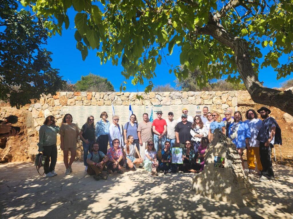 Церемония открытия памятной таблички сообщества "Тыквенный латте" (Фото: Михаил Фейгин) Церемония открытия памятной таблички сообщества "Тыквенный латте"