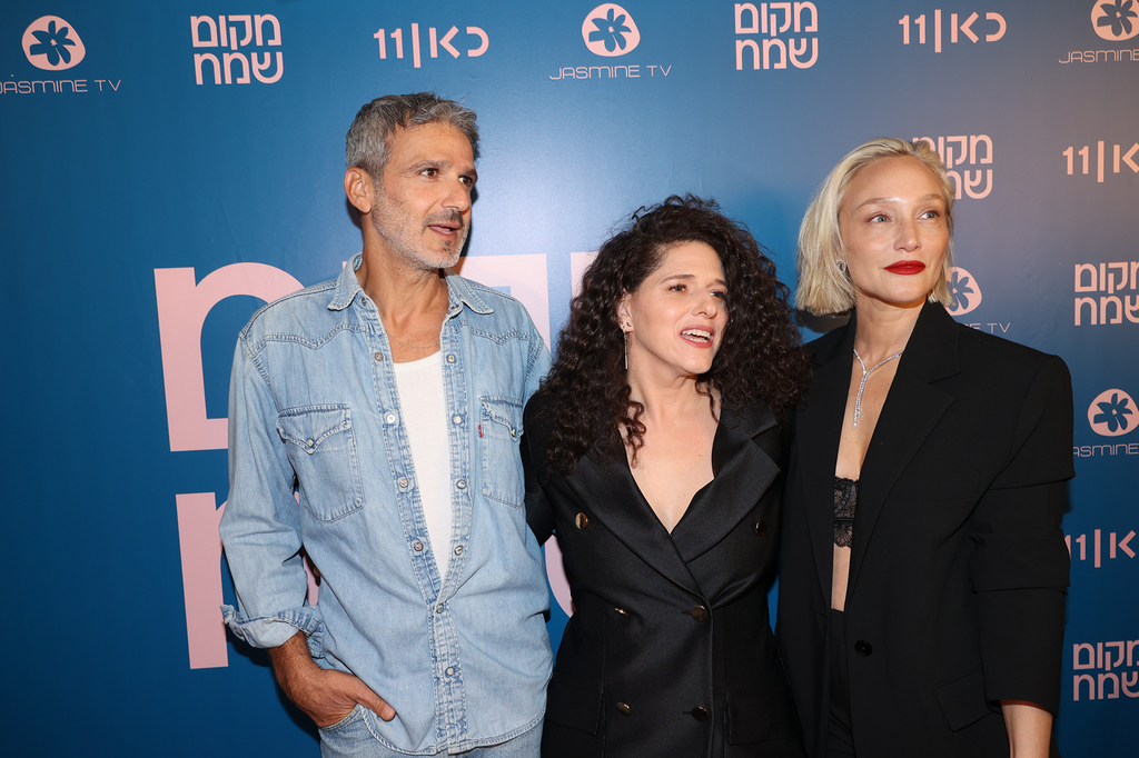 שמח לכם? מורן סטויצקי, נועה קולר ועידן חביב (צילום: רפי דלויה)  השקת הסדרה מקום שמח