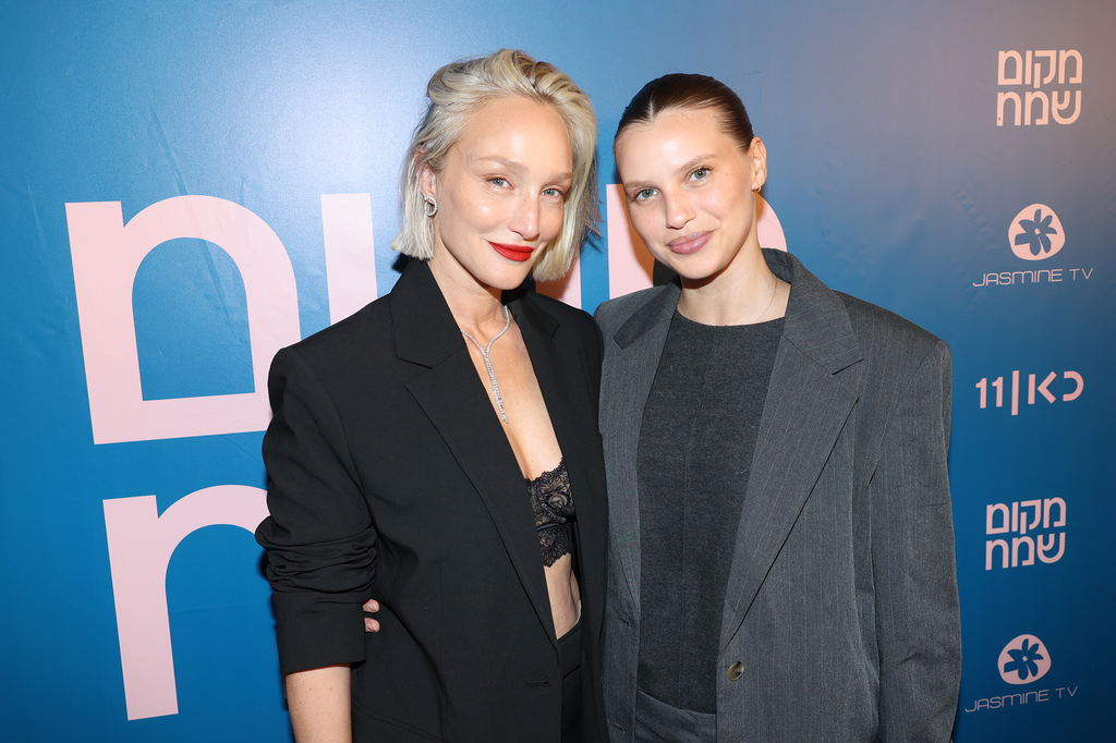 באה לצפות לפני כולם. ניבר מדר ומורן סטויצקי (צילום: רפי דלויה)  השקת הסדרה מקום שמח