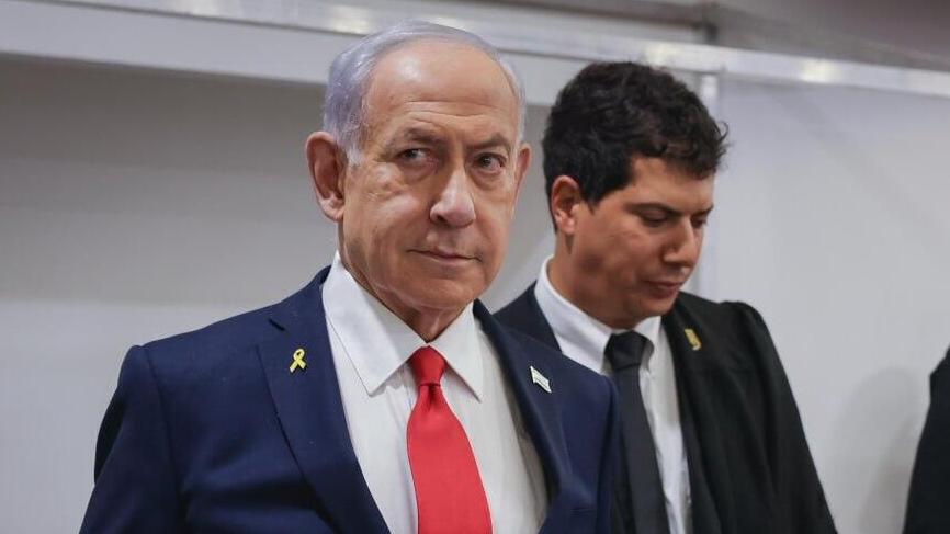 נתניהו נכנס לאולם בית המשפט