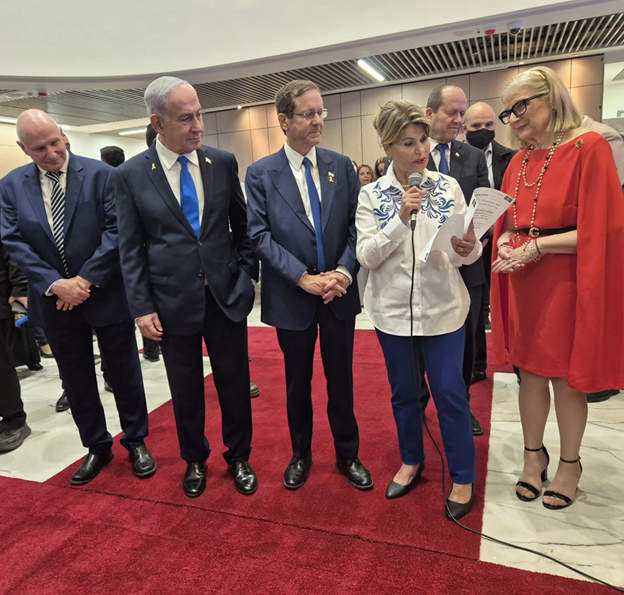 The unveiling of the Rebirth Avenue. From right to left: Carol Ann Schwartz, President of Hadassah Women’s Organization; Dalia Itzik, Chair of the Hadassah Board of Directors; President of Israel Isaac Herzog; Prime Minister Benjamin Netanyahu; and Prof. Yoram Weiss, Director General of Hadassah Medical Organization (Photo: Hadassah) The unveiling of the Rebirth Avenue. From right to left: Carol Ann Schwartz, President of Hadassah Women’s Organization; Dalia Itzik, Chair of the Hadassah Board of Directors; President of Israel Isaac Herzog; Prime Minister Benjamin Netanyahu; and Prof. Yoram Weiss, Director General of Hadassah Medical Organization