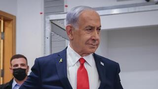 נתניהו נכנס לאולם בית המשפט
