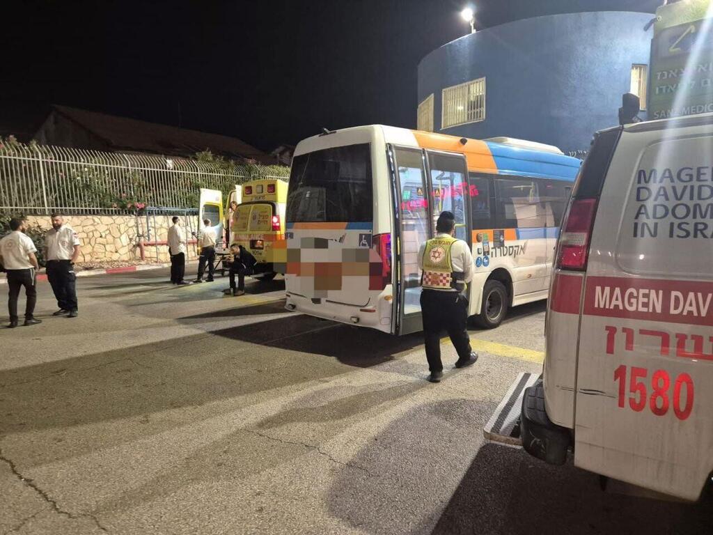 Bus driver attacked by teenagers in Netanya (Photo: Orna Exposes) נהג אוטובוס נדקר על ידי שני צעירים בנתניה