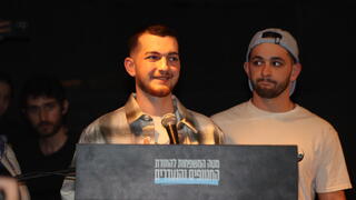 שורד השבי בר קופרשטיין בכיכר החטופים