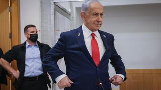 נתניהו נכנס לאולם בית המשפט