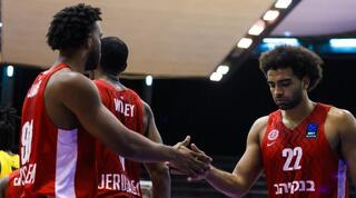 שחקני הפועל ירושלים חוגגים