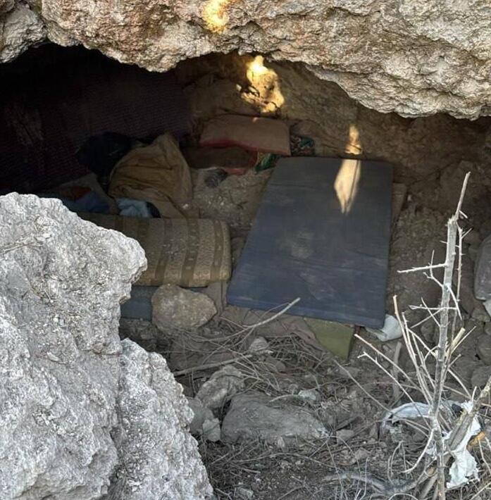 Вход в пещеру, где прятались террористы זירת התקיפה בכפר קוד