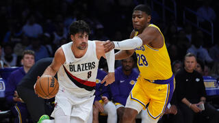 שחקן פורטלנד טרייל בלייזרס דני אבדיה מול שחקן לוס אנג'לס לייקרס רוי האצ'ימורה